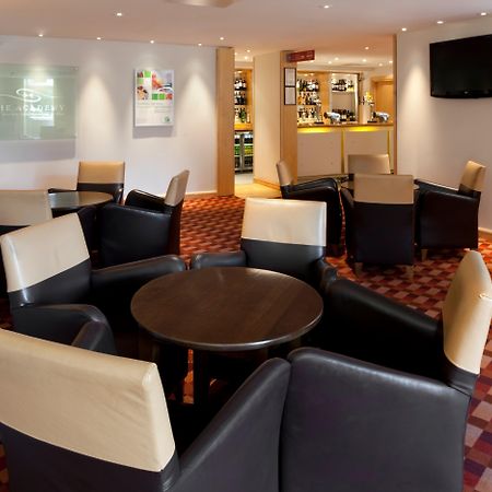 Holiday Inn Basingstoke By Ihg Restaurant photo