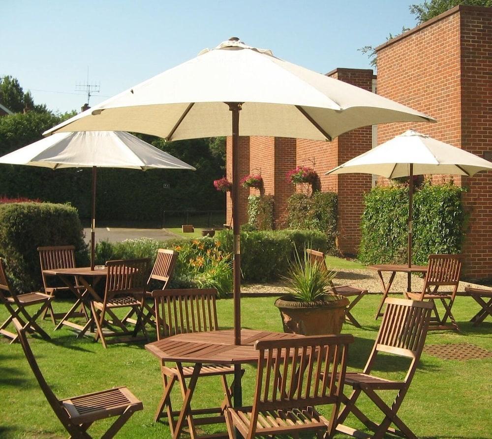 Holiday Inn Basingstoke By Ihg Exterior photo