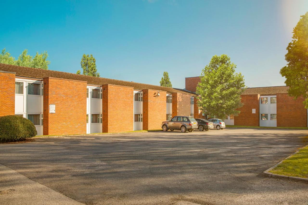 Holiday Inn Basingstoke By Ihg Exterior photo