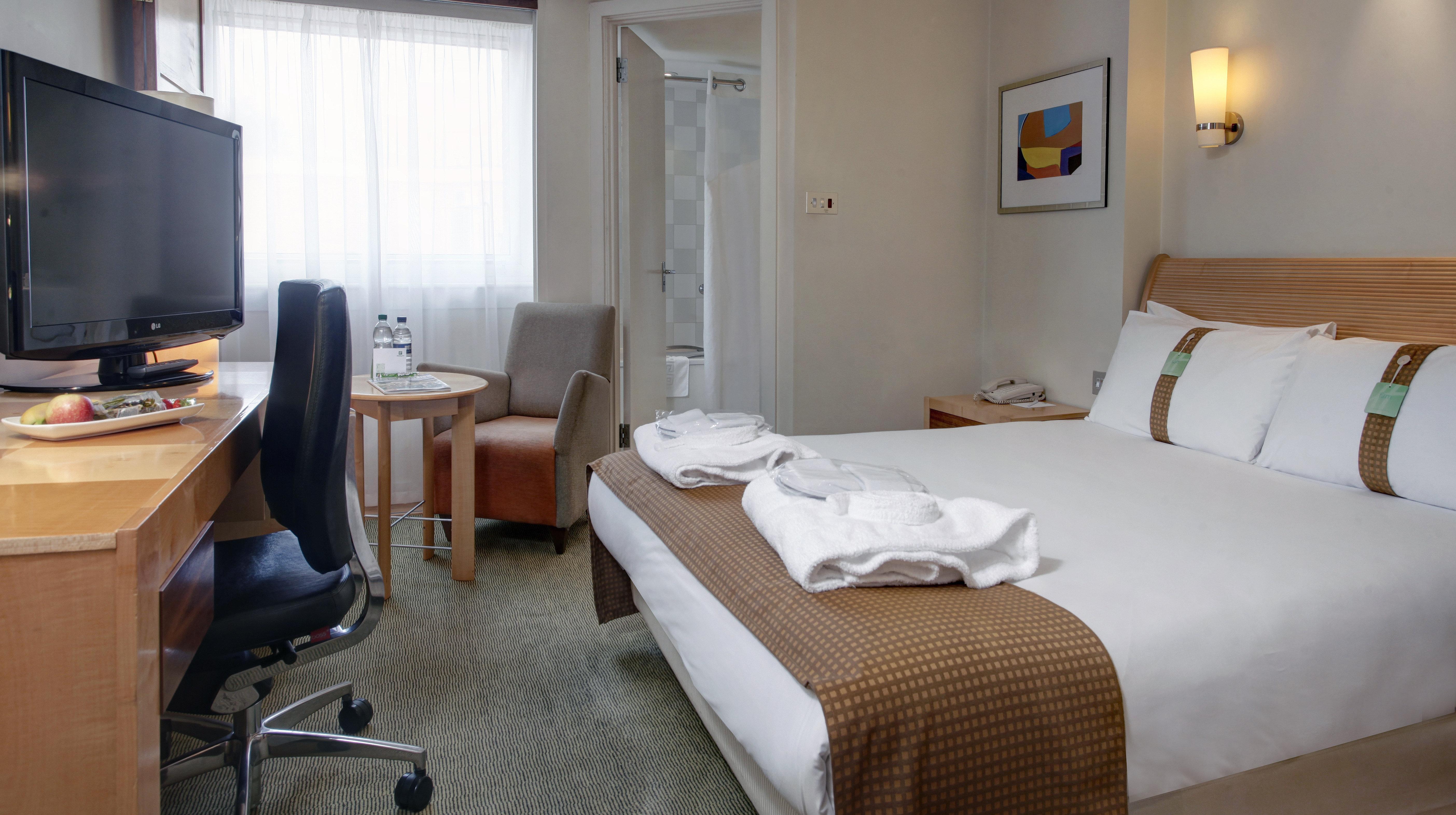 Holiday Inn Basingstoke By Ihg Exterior photo
