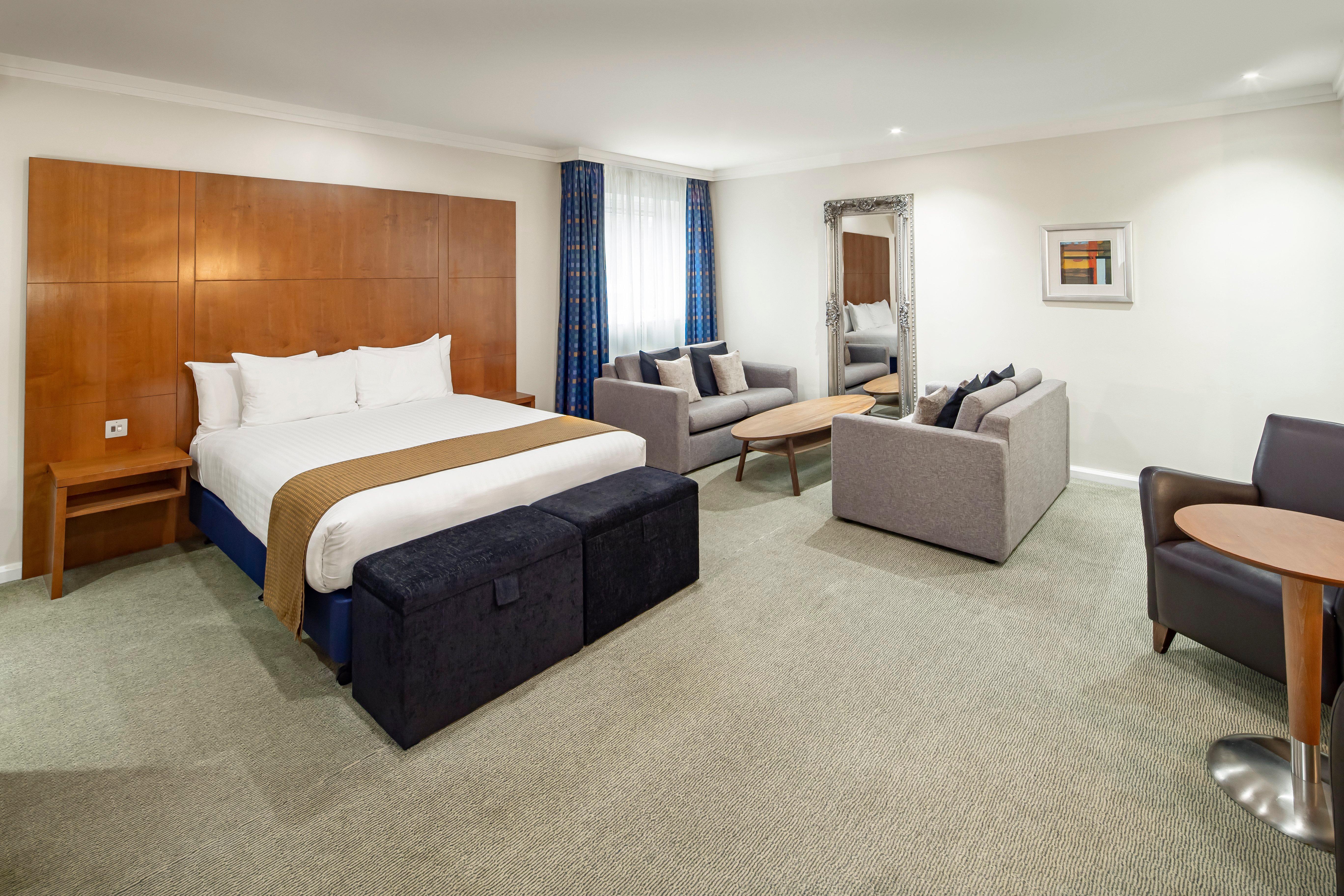 Holiday Inn Basingstoke By Ihg Exterior photo