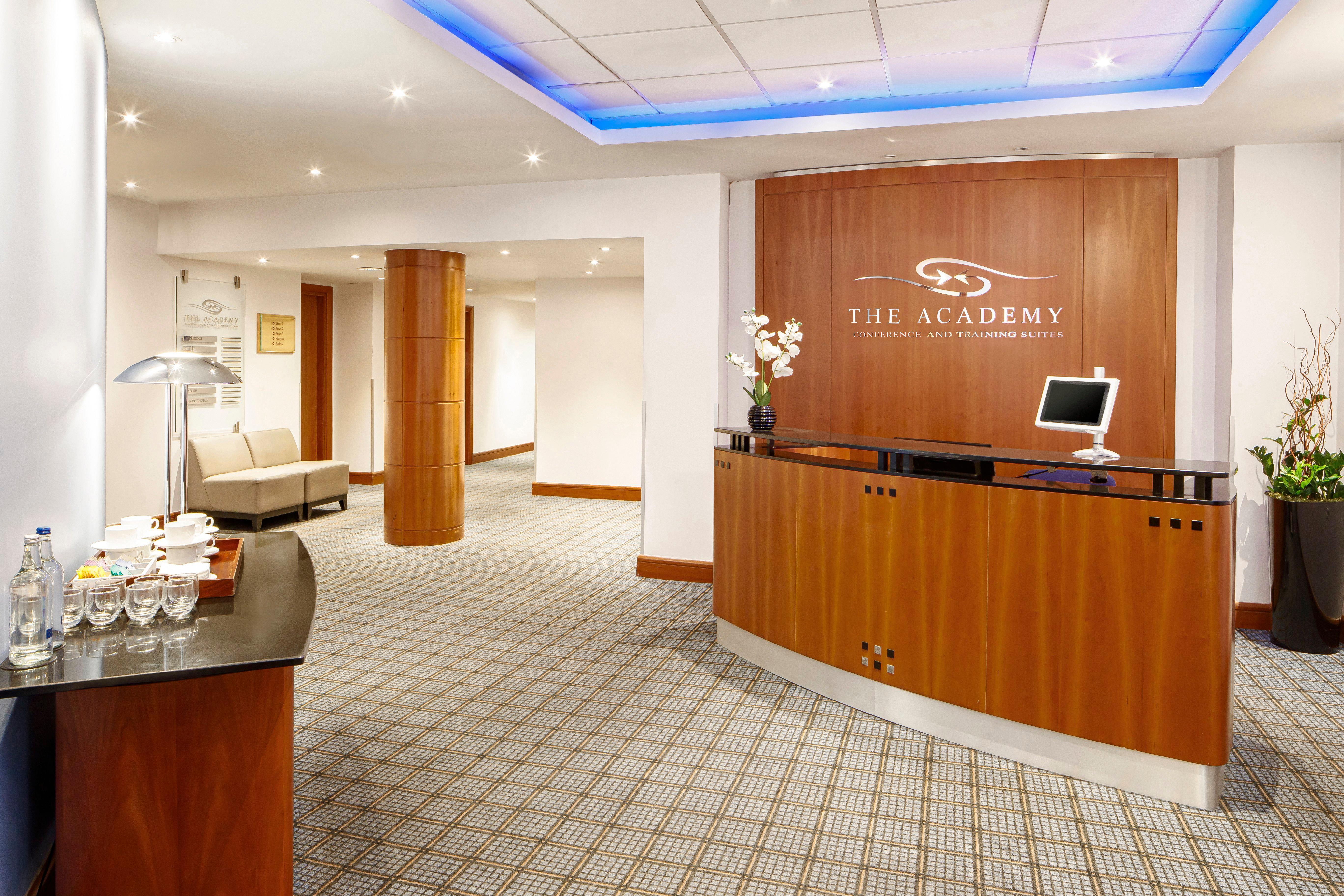 Holiday Inn Basingstoke By Ihg Exterior photo