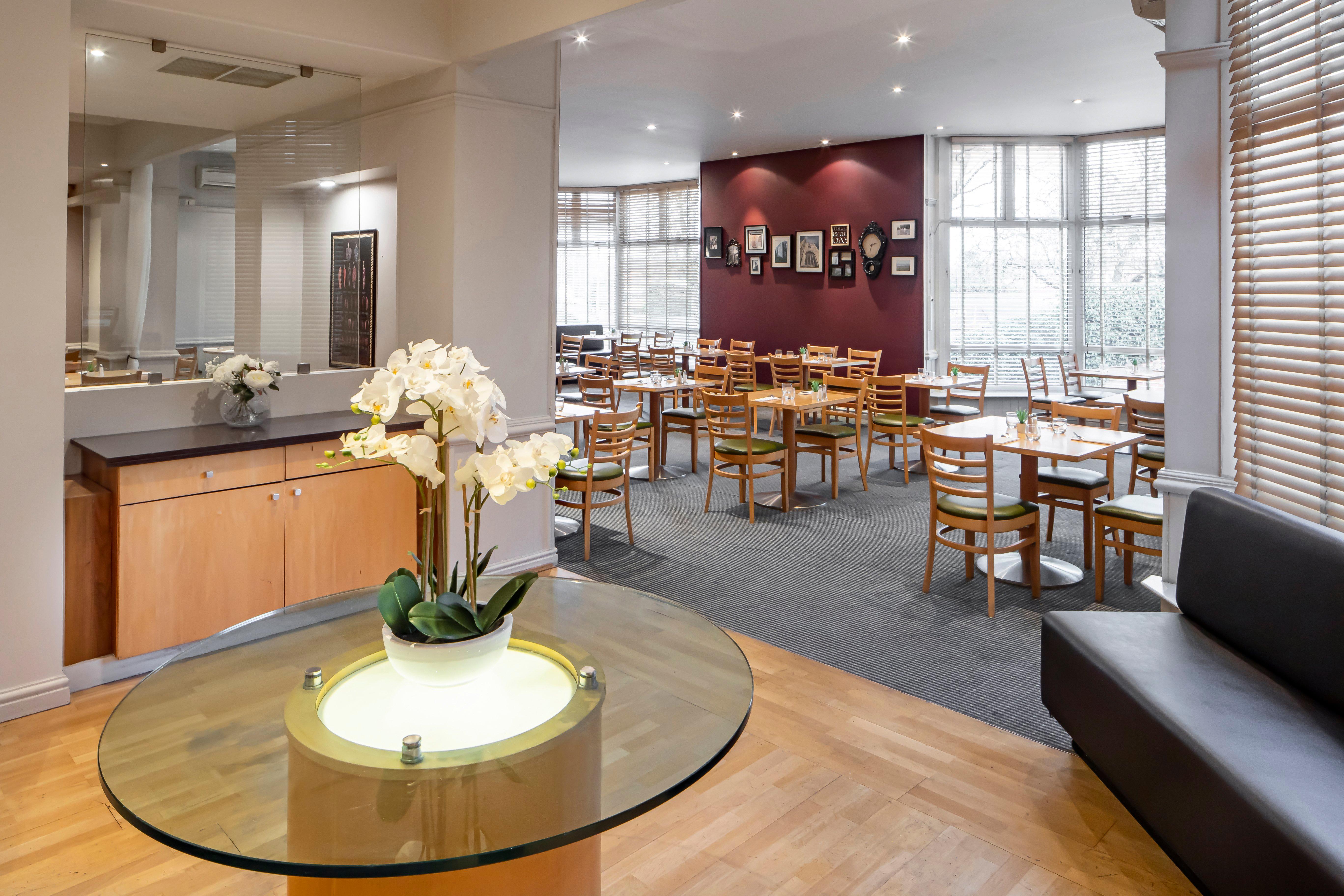 Holiday Inn Basingstoke By Ihg Exterior photo