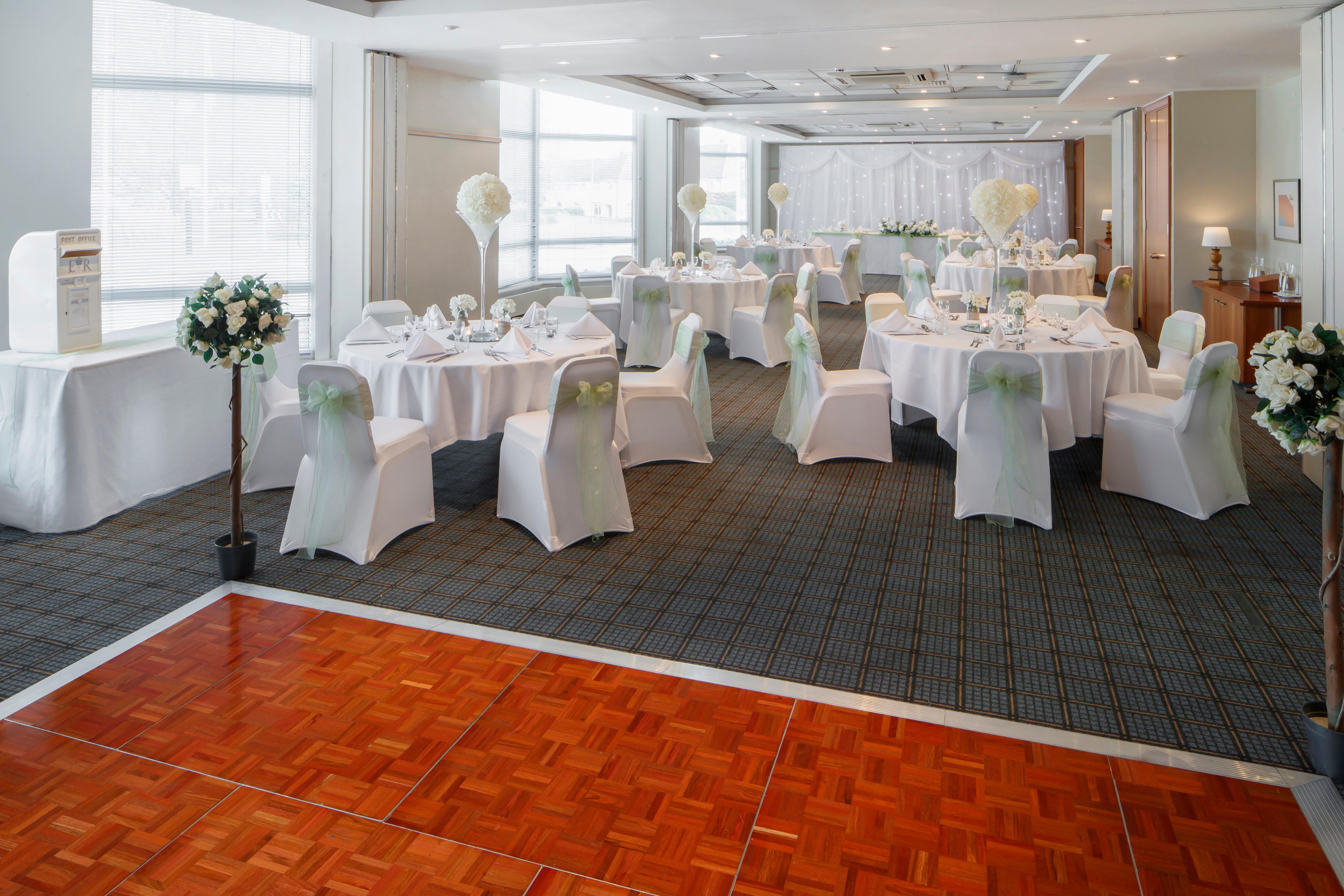 Holiday Inn Basingstoke By Ihg Exterior photo