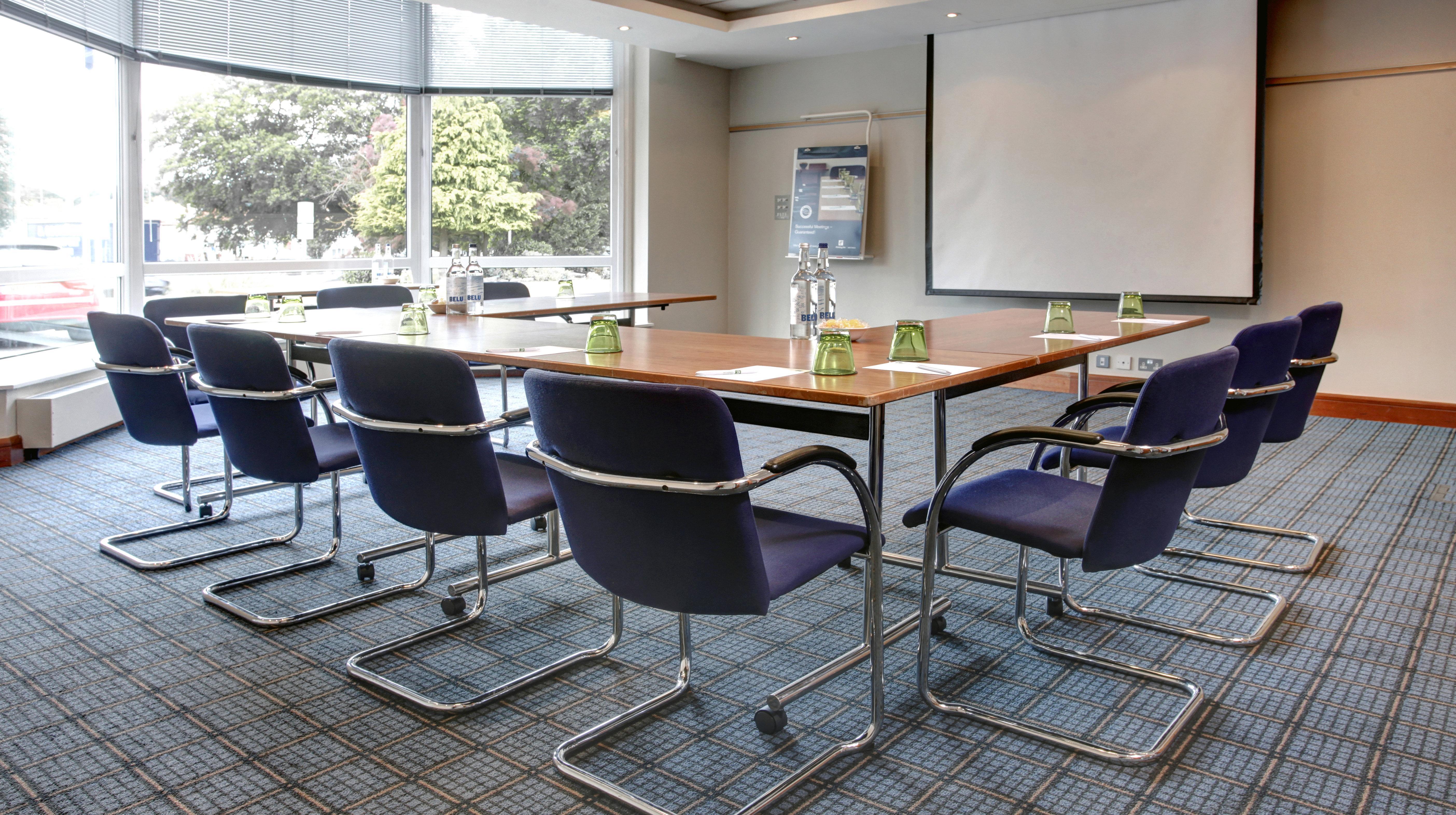 Holiday Inn Basingstoke By Ihg Exterior photo