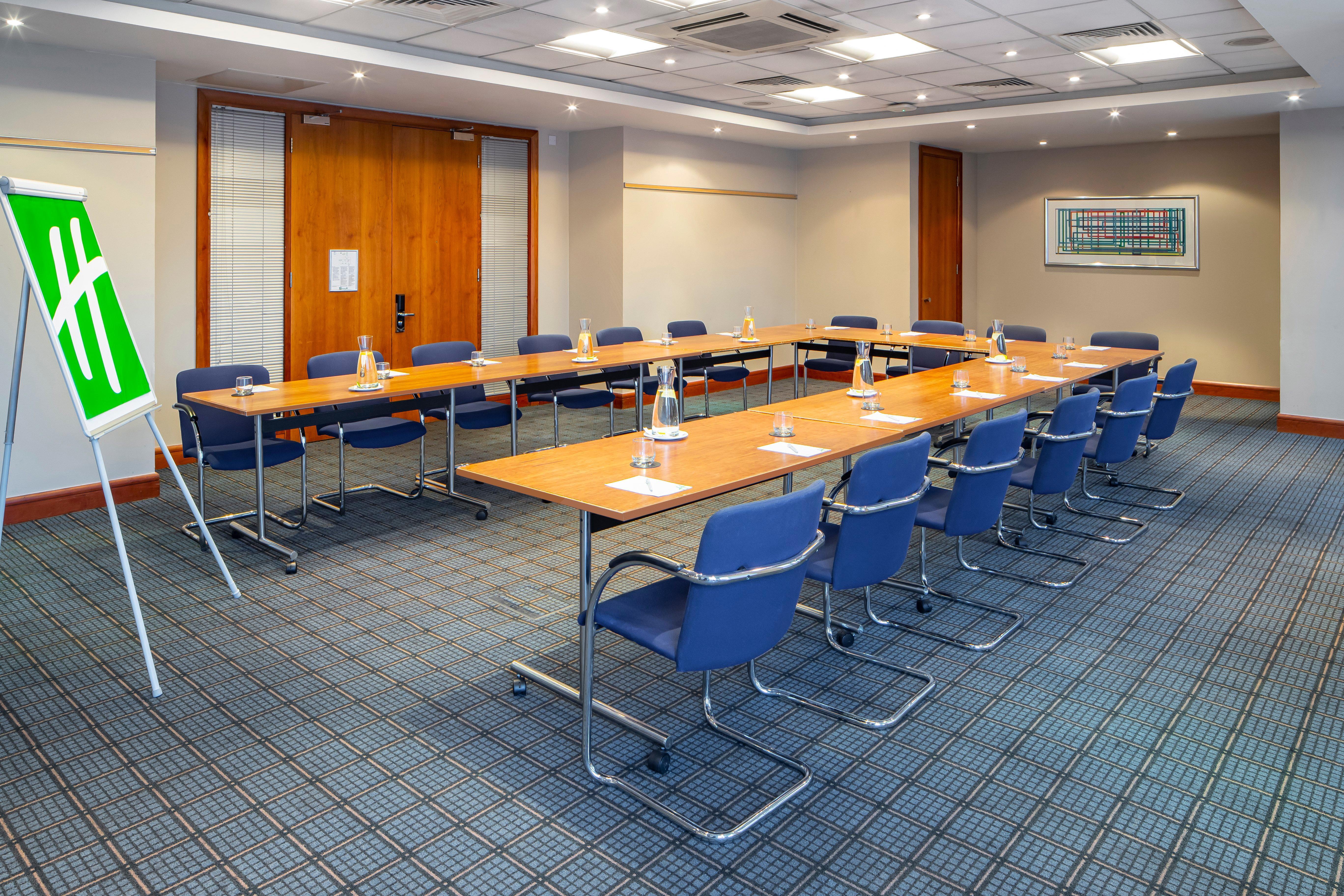 Holiday Inn Basingstoke By Ihg Exterior photo