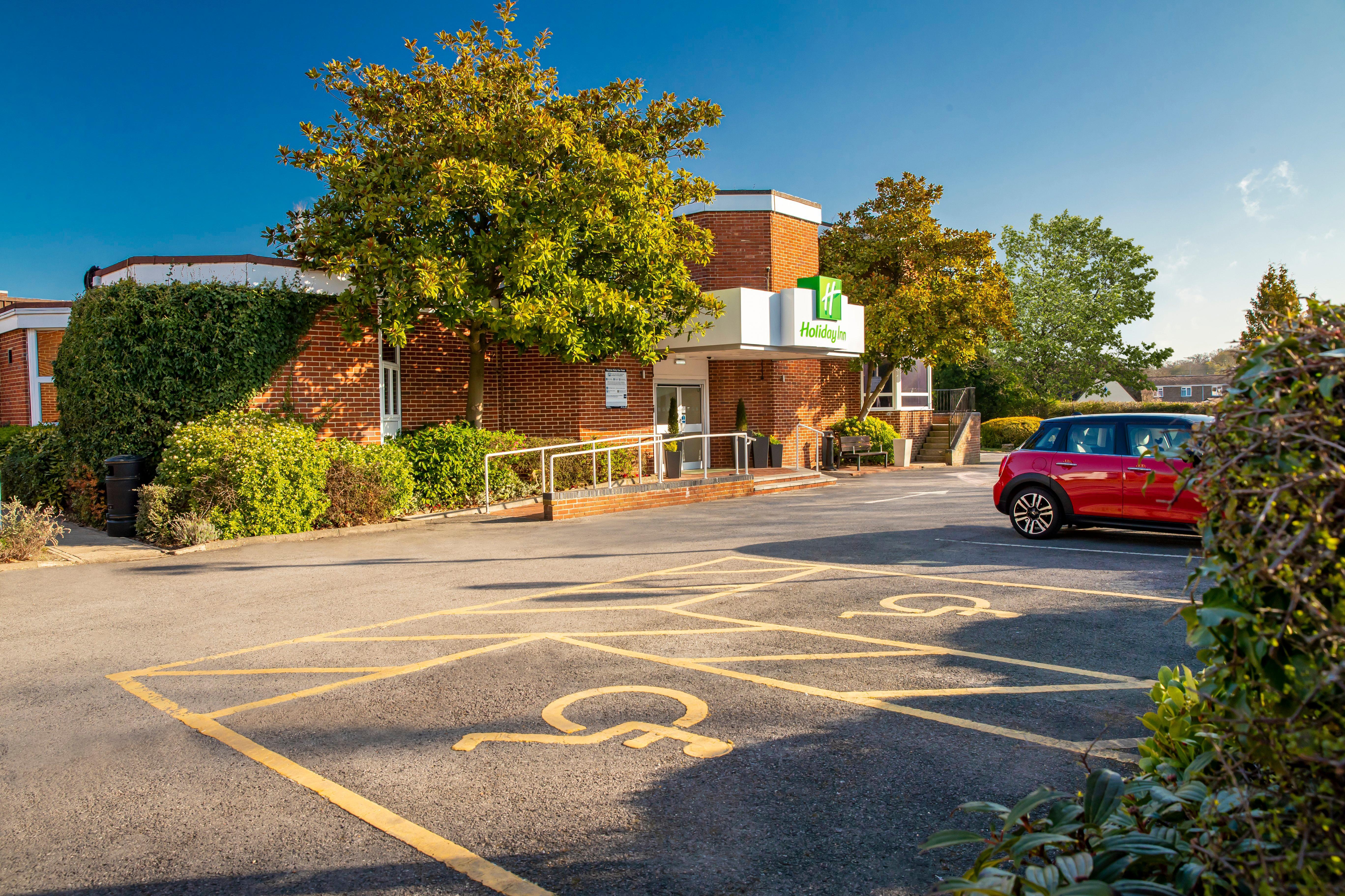 Holiday Inn Basingstoke By Ihg Exterior photo
