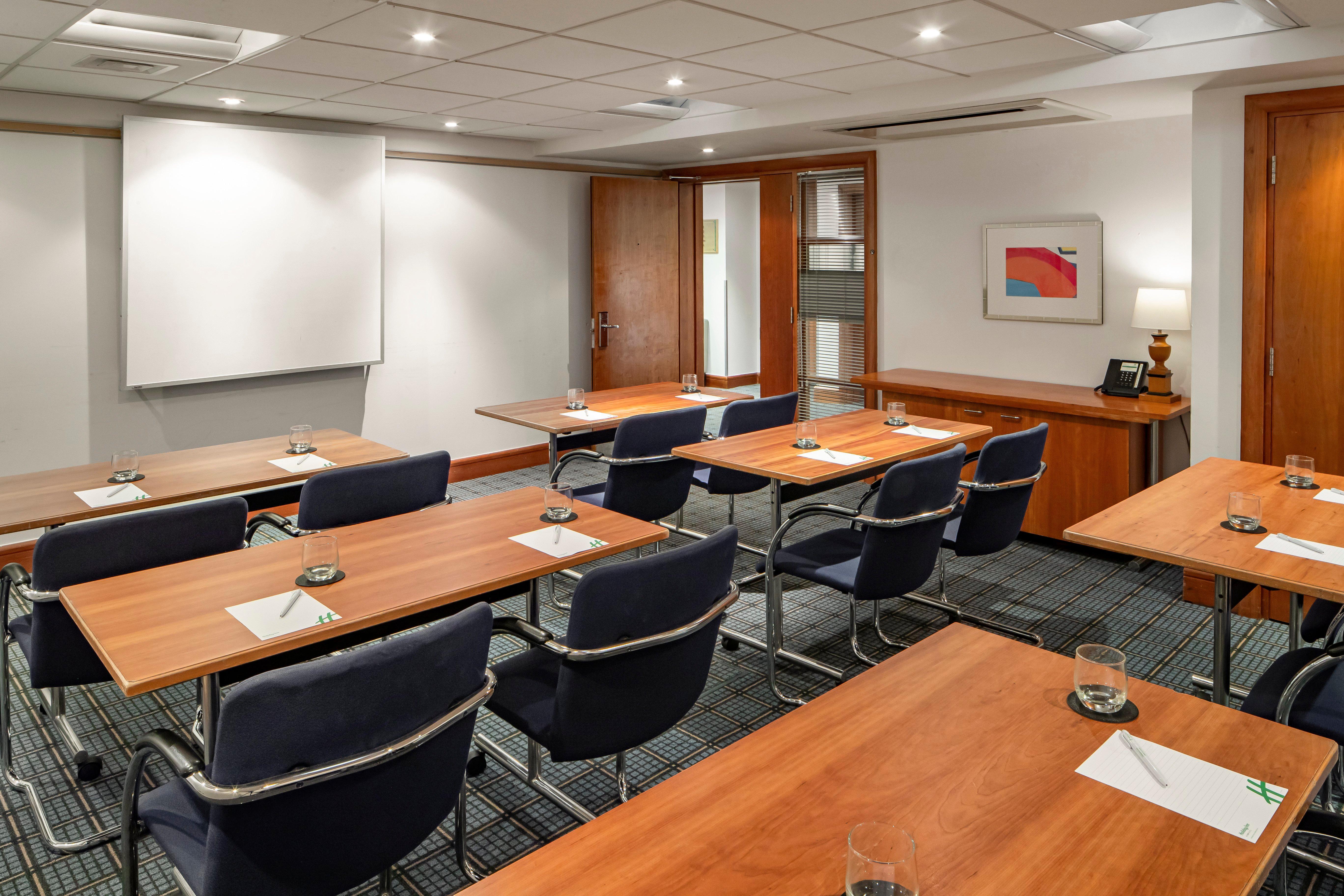 Holiday Inn Basingstoke By Ihg Exterior photo