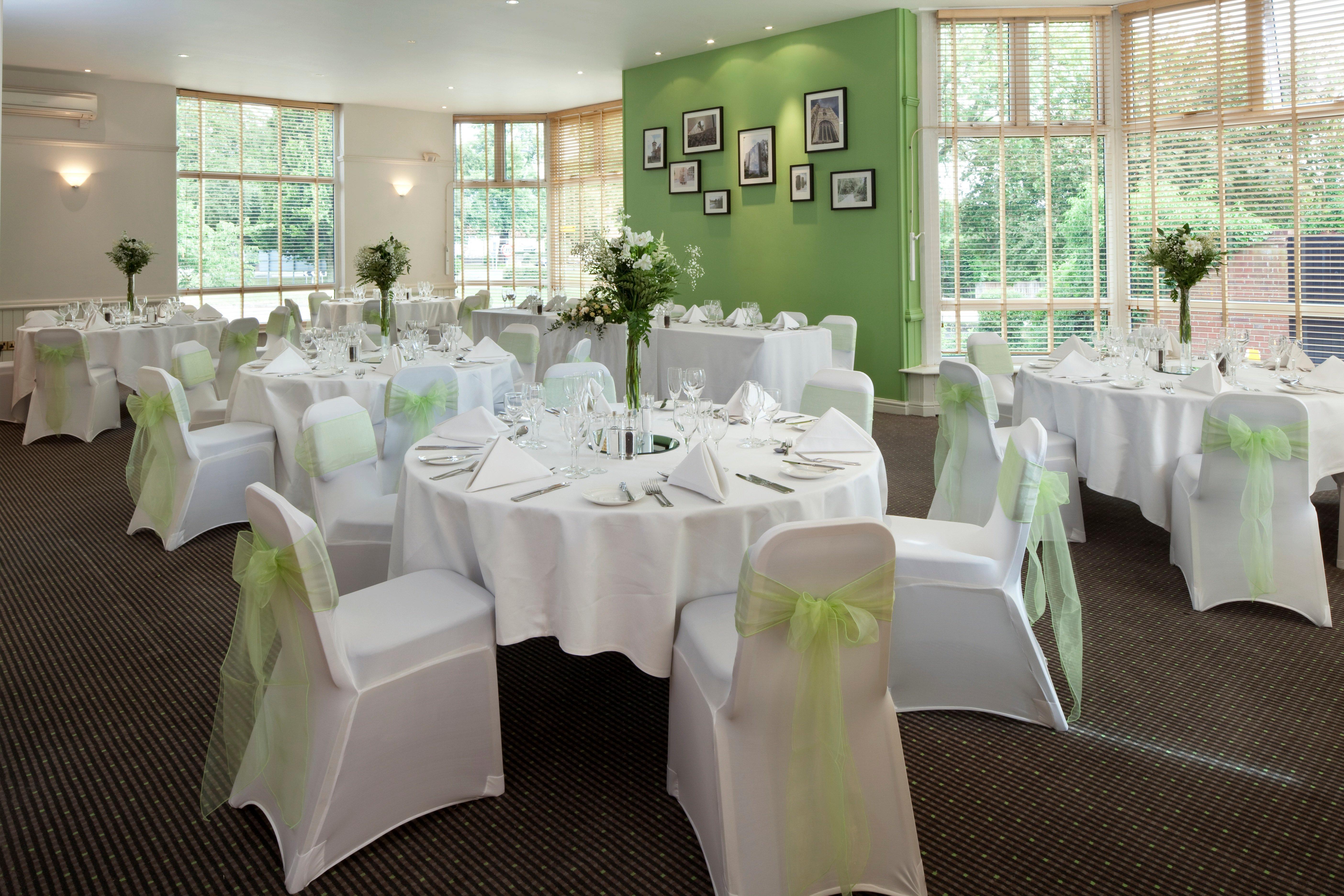 Holiday Inn Basingstoke By Ihg Exterior photo