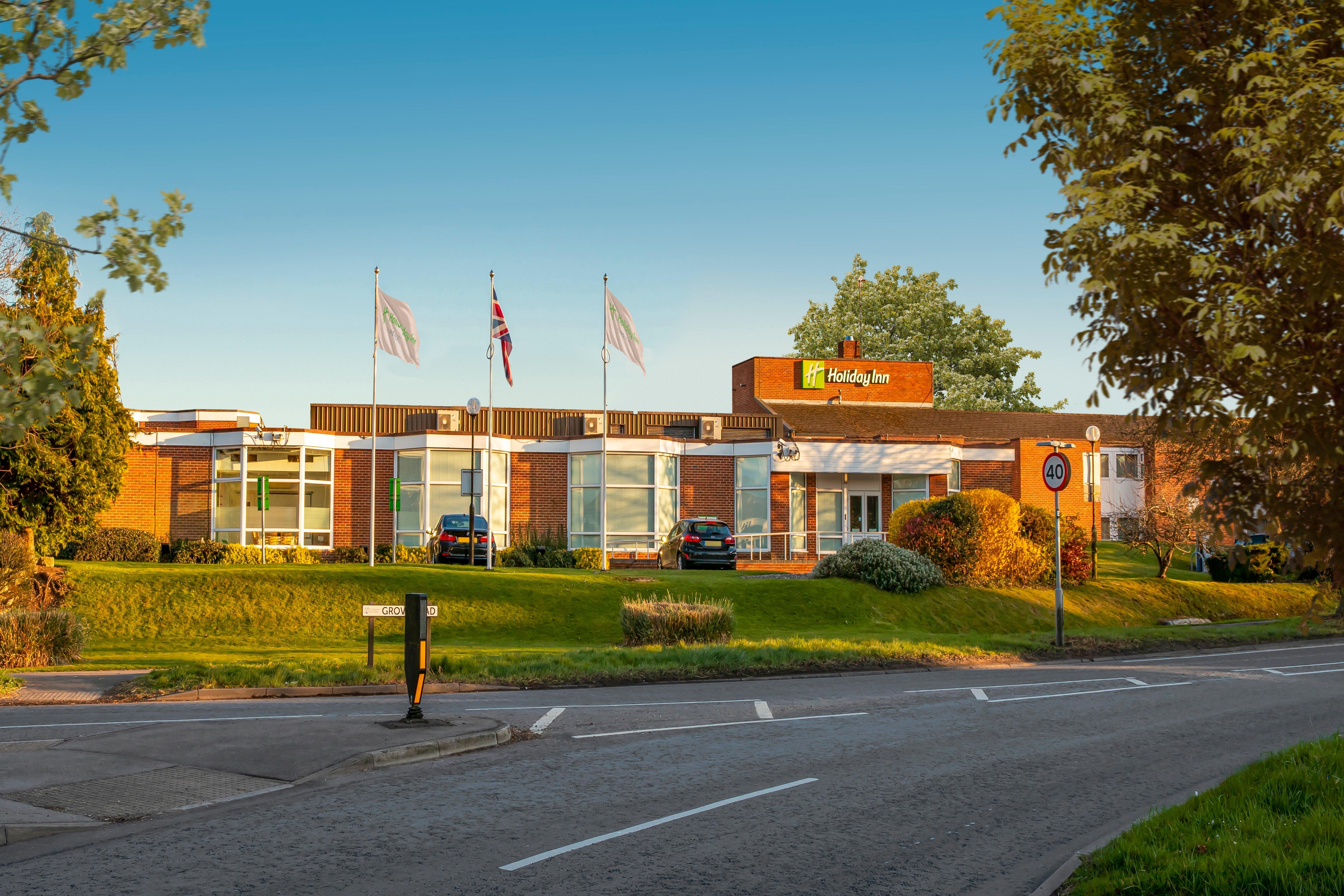 Holiday Inn Basingstoke By Ihg Exterior photo