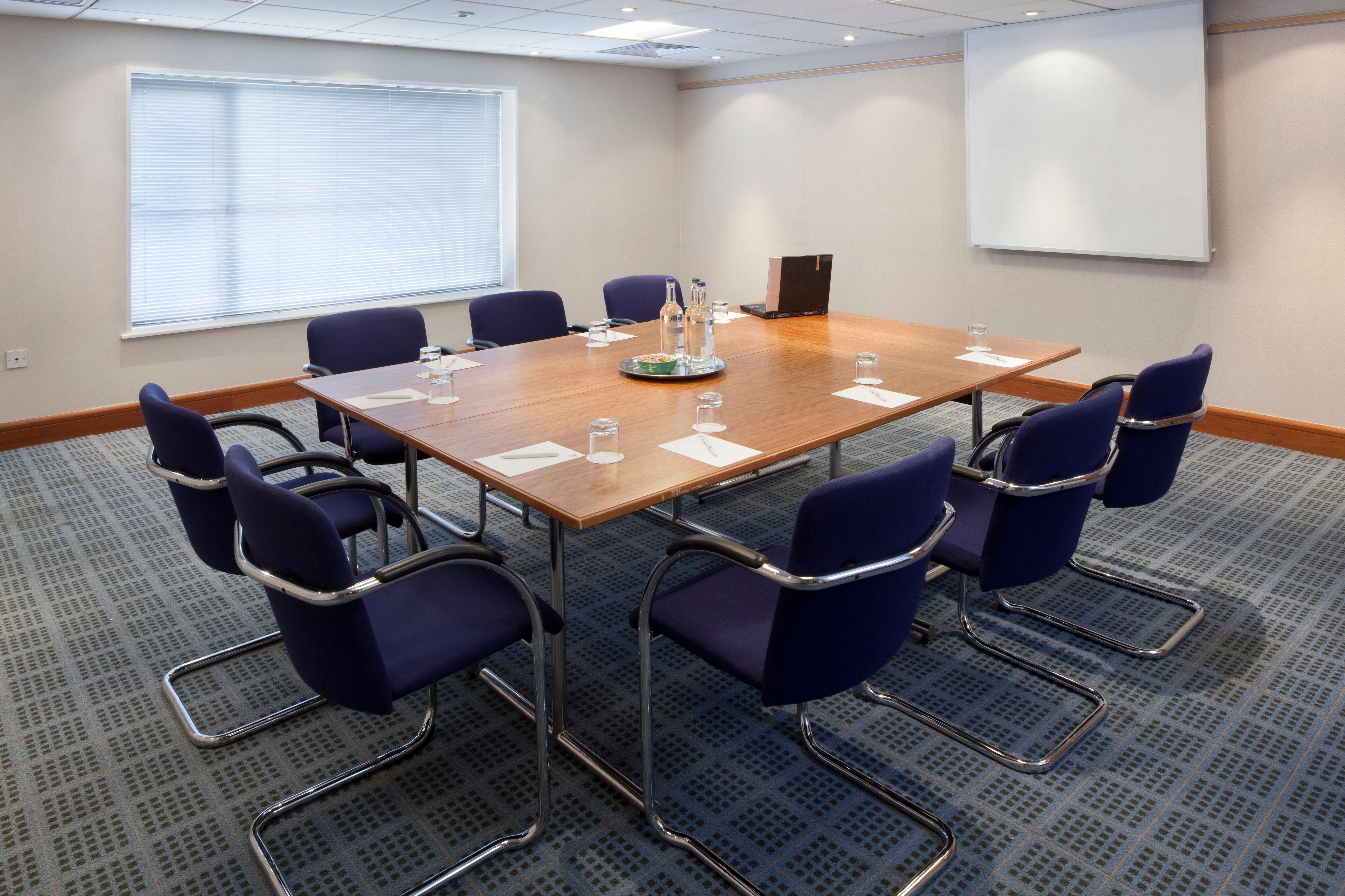 Holiday Inn Basingstoke By Ihg Exterior photo