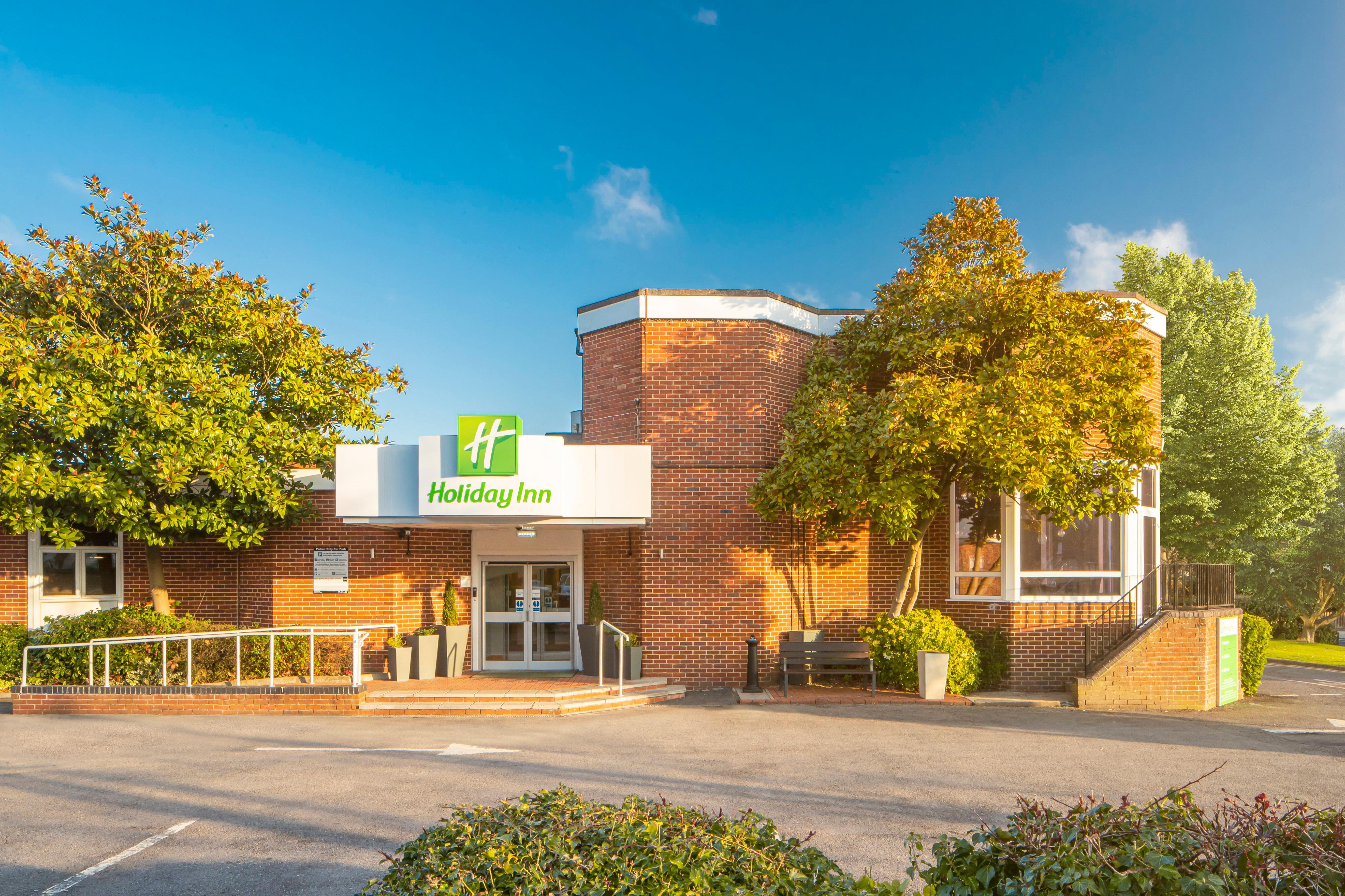 Holiday Inn Basingstoke By Ihg Exterior photo