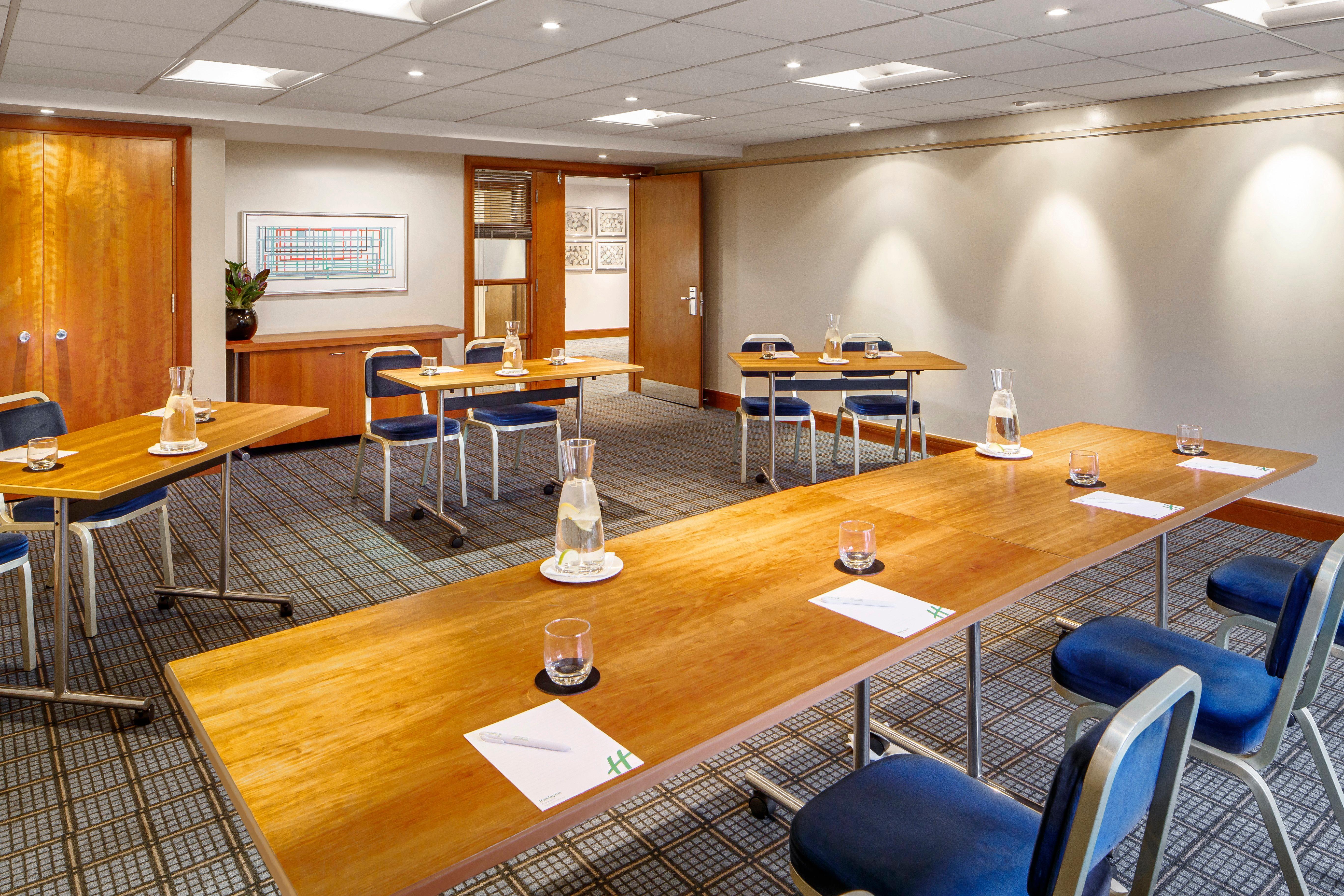 Holiday Inn Basingstoke By Ihg Exterior photo