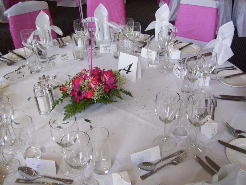 Holiday Inn Basingstoke By Ihg Restaurant photo